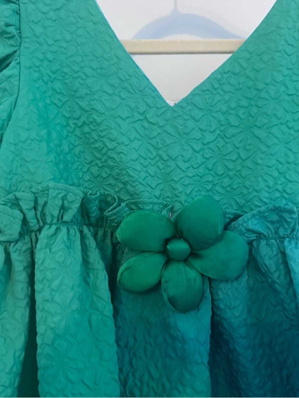 Lola & the Boys green puff sleeve girls fancy dress - size 4 / 5